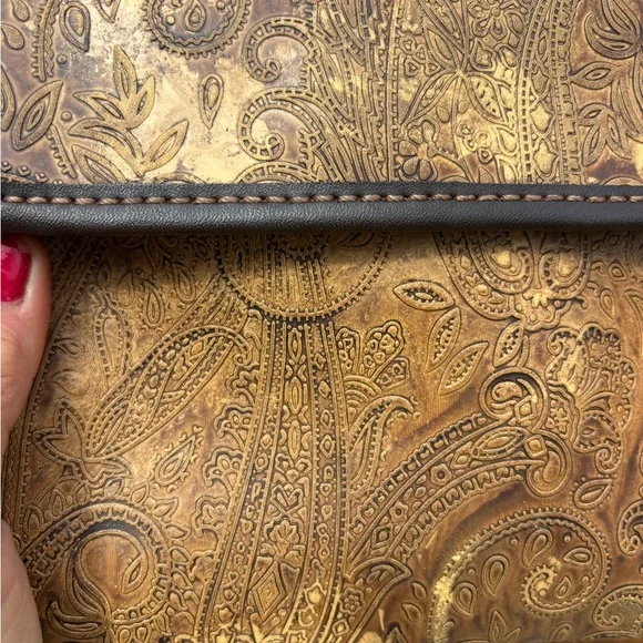 GUC! Relic Vintage Paisley Leather Gold Crossbody Bag - Picture 8 of 14